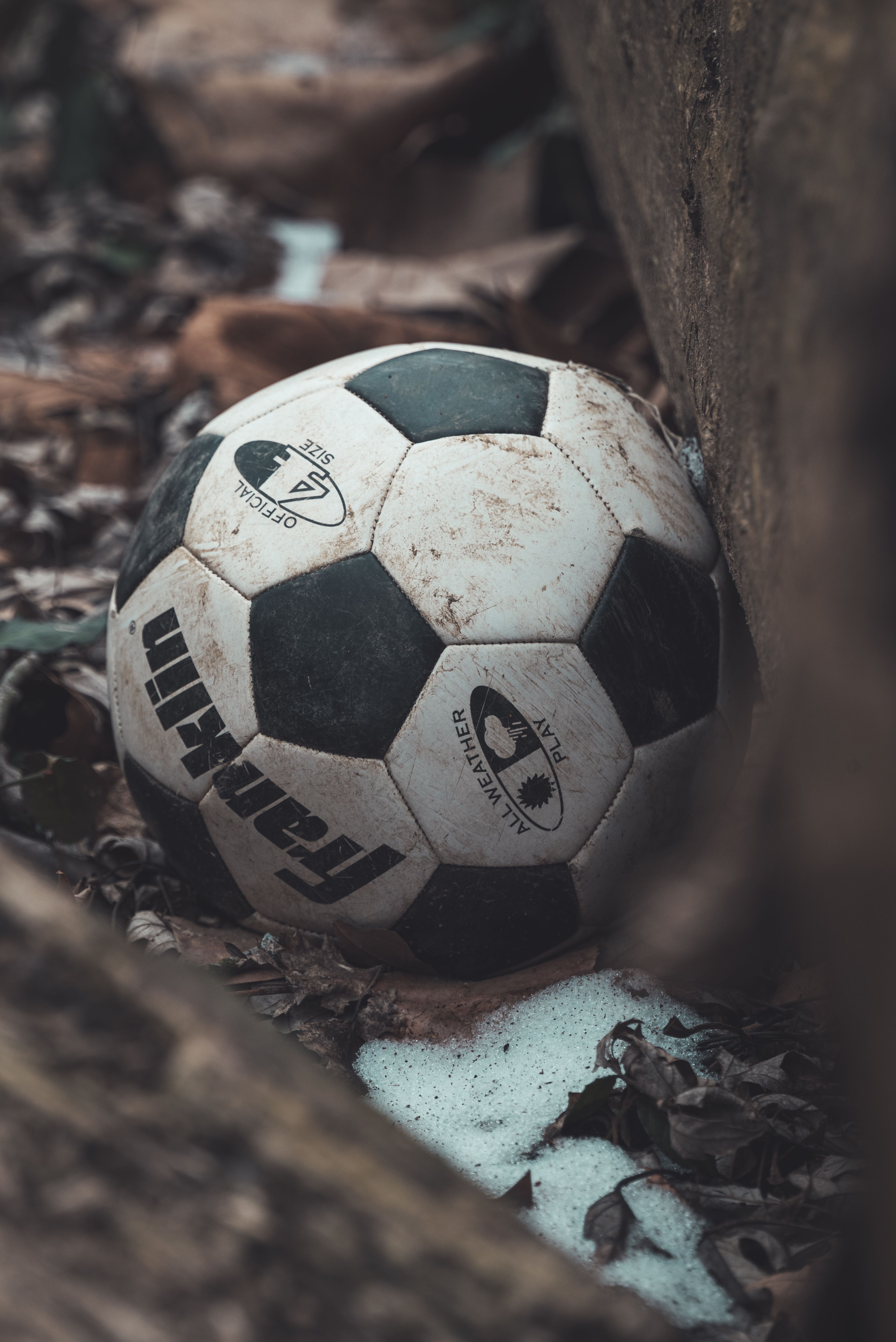 ¿Es realmente acertado repartir balones en medio de una tragedia nacional?